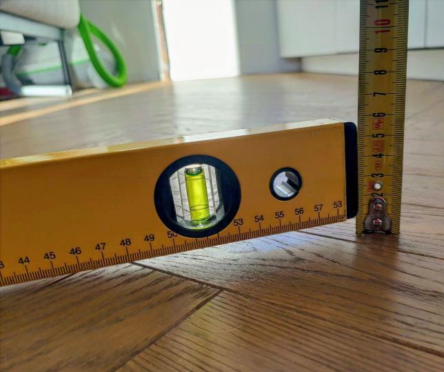 Perizia verifica planarità parquet con livella laser Milano - Studio Calchera